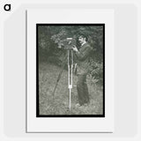 Self-Portrait with camera, tripod and pistol - アルフレッド スティーグリッツ Poster.