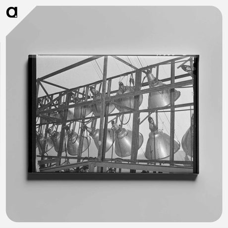 アートパネル-Cows Feeding at Dairy
 - ラッセル リー Canvas.