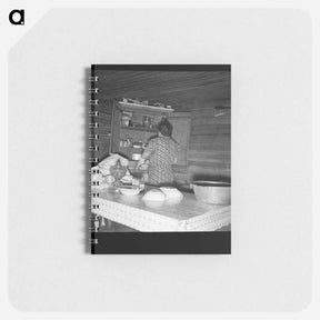 アートメモ帳-Wife of tobacco sharecropper putting breakfast dishes away - ドロテア ラング Memo.