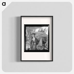 アートポスター-Migrant family outfit on U.S. 99 between Bakersfield, California, and the Ridge - ドロテア ラング Poster.