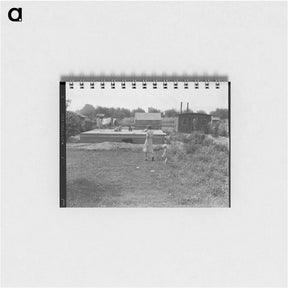 アートメモ帳-Progressive housing on half acre in Yakima shacktown - ドロテア ラング Memo.
