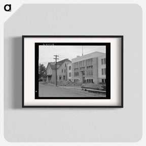 アートポスター-The new WPA courthouse alongside the old county courthouse - ドロテア ラング Poster.