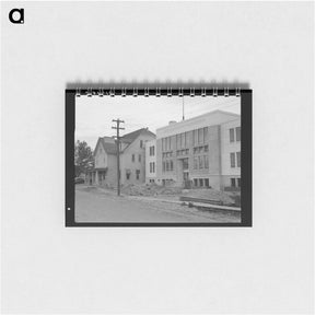 アートメモ帳-The new WPA courthouse alongside the old county courthouse - ドロテア ラング Memo.