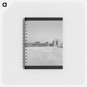 アートメモ帳-Untitled photo, possibly related to: Country slaughterhouse for use of farmers. One mile north of Nyssa, Malheur County, Oregon - ドロテア ラング Memo.