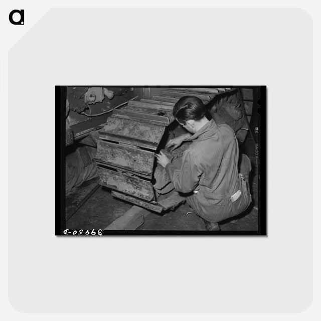 アートポストカード-Repairing a Tractor
 - ラッセル リー Postcard.