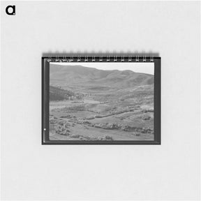 アートメモ帳-View of small valley, dry farming. Gem County, Idaho. - ドロテア ラング Memo.