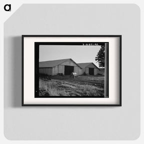 アートポスター-Tractor garage at the Aldridge Plantation near Leland, Mississippi - ドロテア ラング Poster.