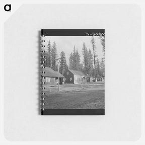 アートメモ帳-Row of model homes in millworkers town. Gilchrist, Oregon. - ドロテア ラング Memo.