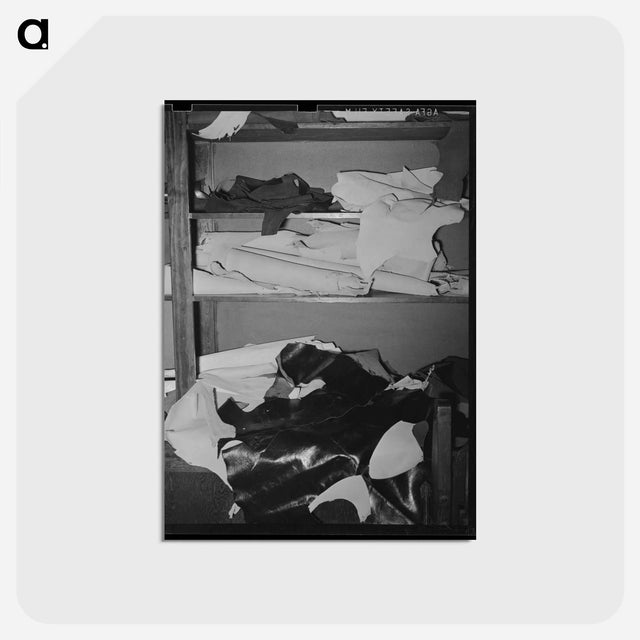 アートポストカード-Leather in Boot Shop
 - ラッセル リー Postcard.