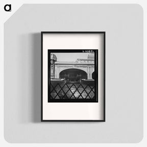 アートポスター-Ferry slip seen from ferry which transports passengers across the Hudson River by bus to trains on the Jersey side. New York City. Sourced from the Library of Congress. - ドロテア ラング Poster.