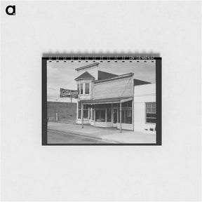 アートメモ帳-Western Washington, Grays Harbor country. Elma. Main street. Note modern building which adjoins Elma city hall. The real estate and flower business is across the street. Sourced from the Library of Co - ドロテア ラング Memo.