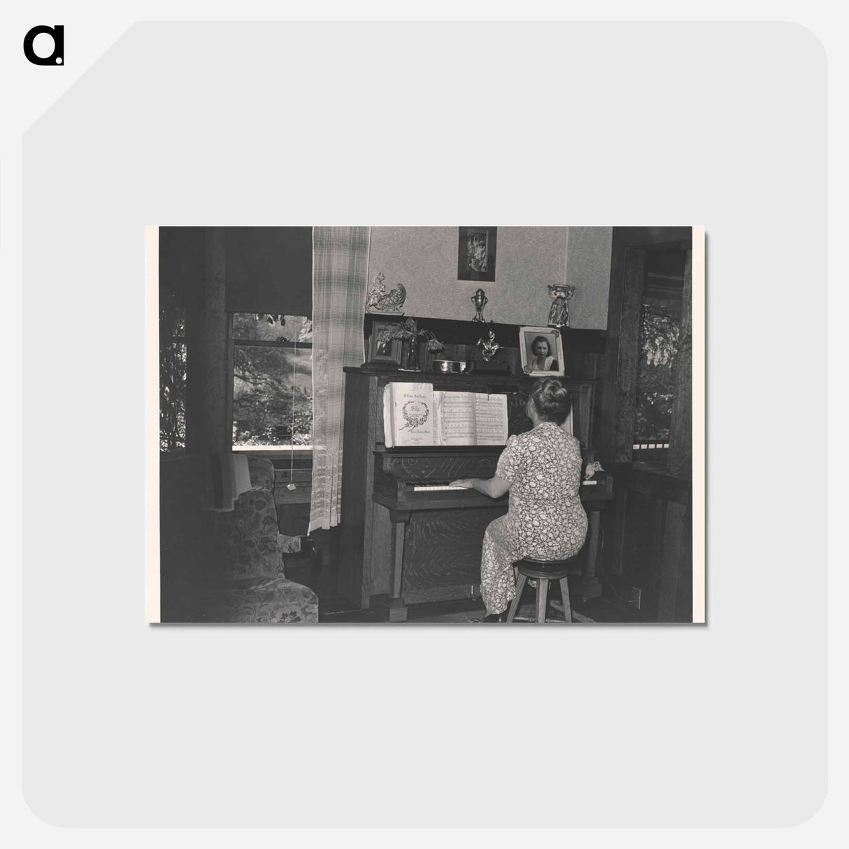 アートポストカード-Fruit Farmer's Wife Playing Piano
 - ラッセル リー Postcard.