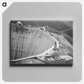 2-19_Leslie-Adkin_canvas