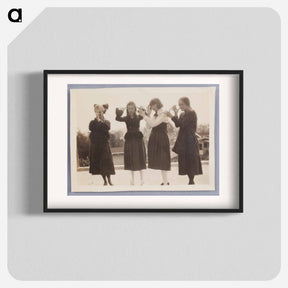 アートポスター-Four Women Making Hand Gestures
 - セントルイス美術館 Poster.