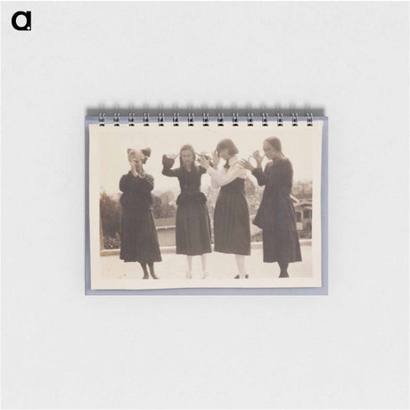 アートメモ帳-Four Women Making Hand Gestures
 - セントルイス美術館 Memo.