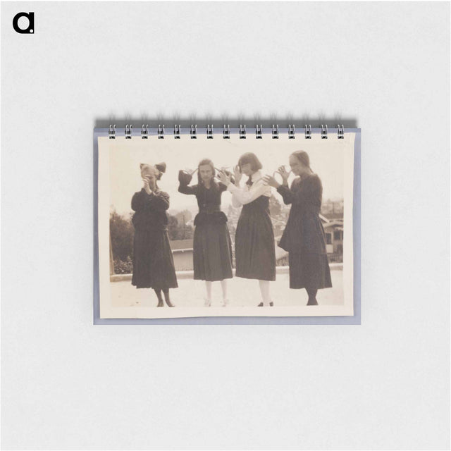 アートメモ帳-Four Women Making Hand Gestures
 - セントルイス美術館 Memo.