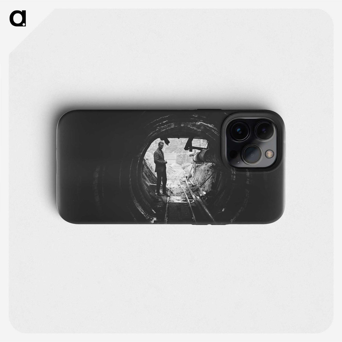 2-1_Leslie-Adkin_phone