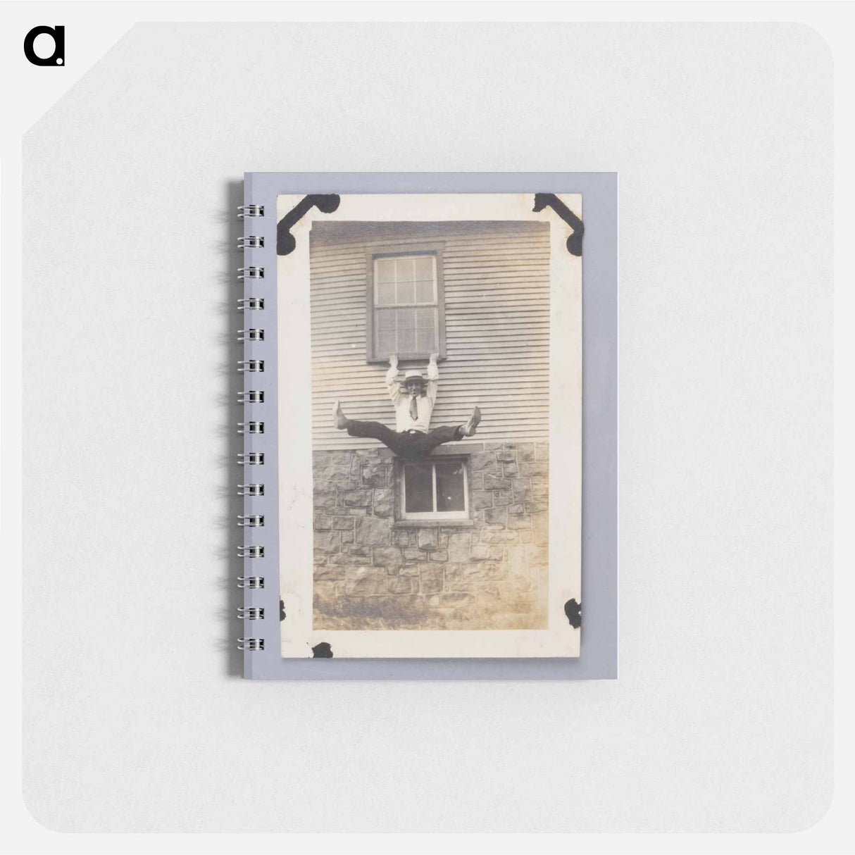 アートメモ帳-Man Hanging Off Window Ledge
 - セントルイス美術館 Memo.