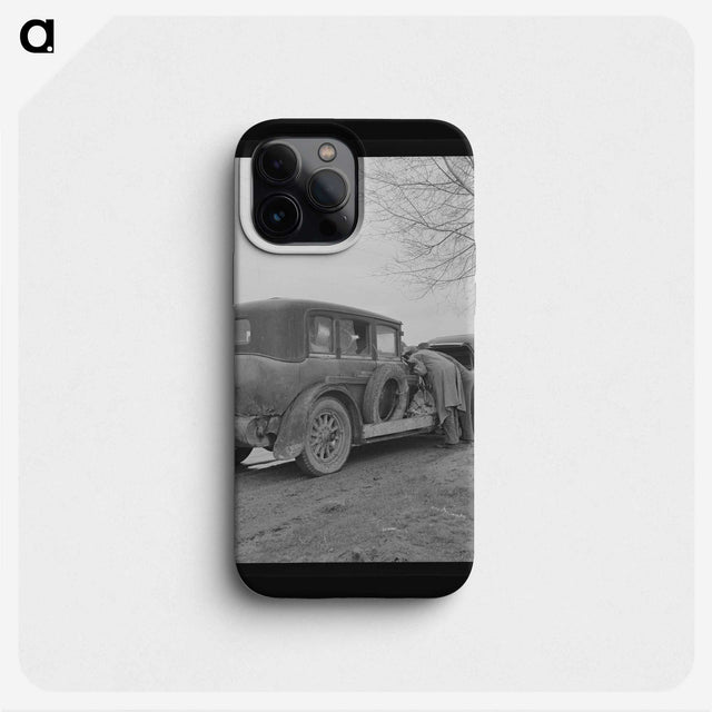 2-22_Dorothea-Lange_phone
