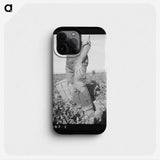 2-27_Dorothea-Lange_phone