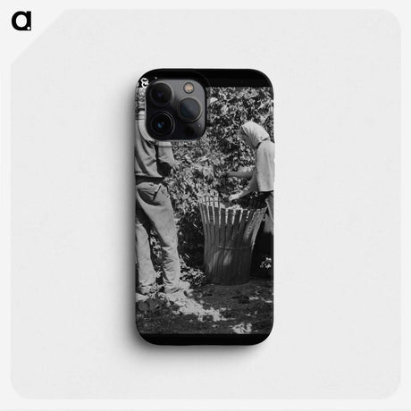 2-48_Dorothea-Lange_phone