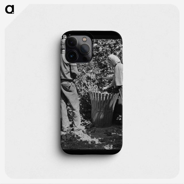 2-48_Dorothea-Lange_phone