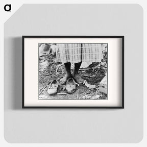 アートポスター-Feet of cotton hoer near Clarksdale, Mississippi - ドロテア ラング Poster.
