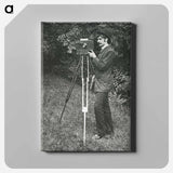Self-Portrait with camera, tripod and pistol - アルフレッド スティーグリッツ Canvas.