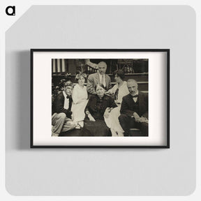 アートポスター-Untitled (Stieglitz, Agnes, mother Hedwig, Julius, Selma, and Lee on Oaklawn steps) - アルフレッド スティーグリッツ Poster.