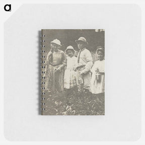 アートメモ帳-Untitled (Flora, Elizabeth, Howard & Kitty in Lake George field) - アルフレッド スティーグリッツ Memo.