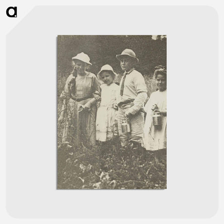 アートポストカード-Untitled (Flora, Elizabeth, Howard & Kitty in Lake George field) - アルフレッド スティーグリッツ Postcard.