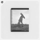 Untitled photo, possibly related to: Scarecrow on a newly cleared field with stumps near Roxboro, North Carolina - ドロテア ラング Memo.