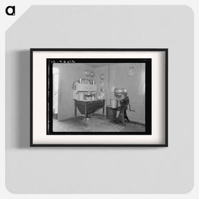 アートポスター-Corner of one-room cabin belonging to farmer starting in cut-over area - ドロテア ラング Poster.
