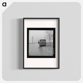 アートポスター-U.S. 99. Near Tulare, California. Entered California fall of 1938. En-route to pea harvest in Imperial Valley. Car broke-down. "Want to get back to Missouri if they can ever get the money." by Doroth - ドロテア ラング Poster.