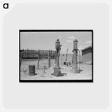 アートポストカード-Gasoline Pumps on Cattle Ranch
 - ラッセル リー Postcard.