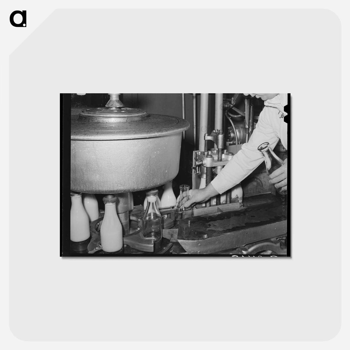 アートポストカード-Milk Bottle Filling
 - ラッセル リー Postcard.