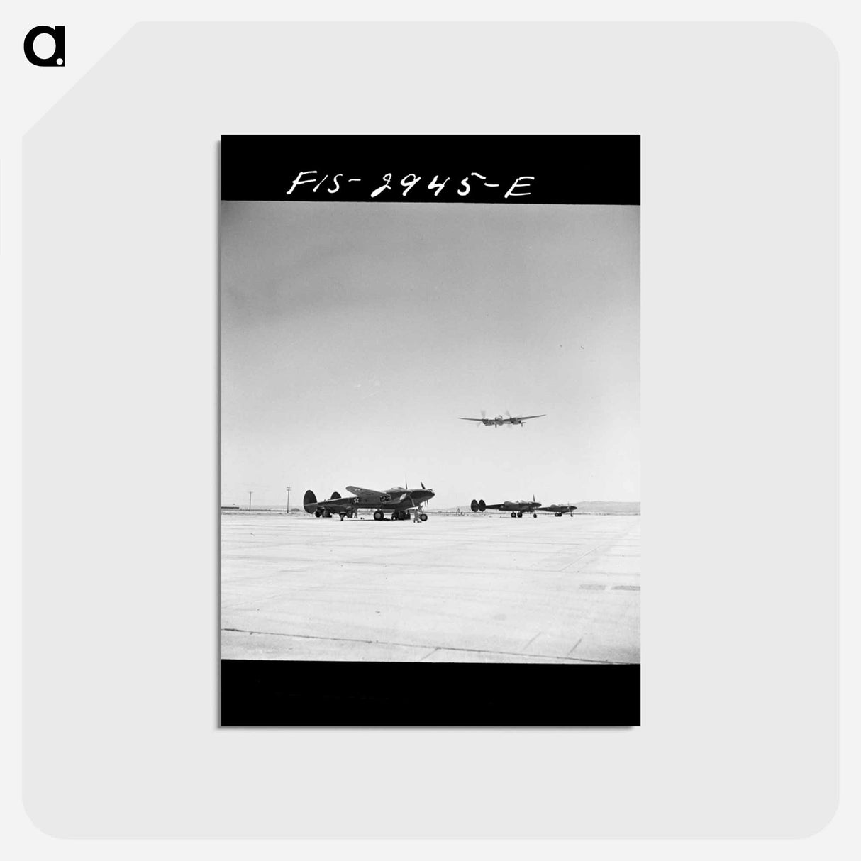 アートポストカード-Buzzing the Field
 - ラッセル リー Postcard.