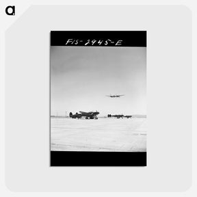アートポストカード-Buzzing the Field
 - ラッセル リー Postcard.