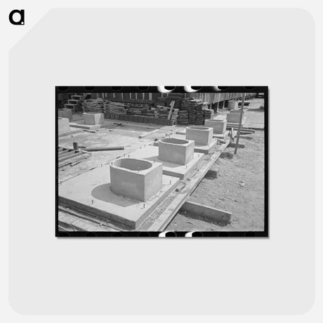 アートポストカード-Precast Privy Base
 - ラッセル リー Postcard.
