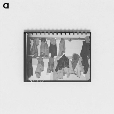 アートメモ帳-Cloakroom in Rural School
 - ラッセル リー Memo.