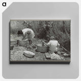 アートパネル-Washing along the irrigation ditch, Chamisal, New Mexico
 - ラッセル リー Canvas.