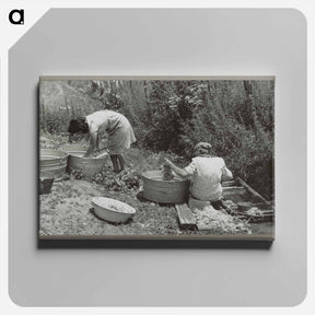 アートパネル-Washing along the irrigation ditch, Chamisal, New Mexico
 - ラッセル リー Canvas.
