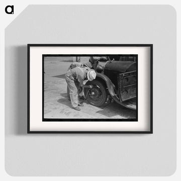 Migrants Checking Tires
 - ラッセル リー Poster.