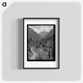 アートポスター-Mountain Stream and Road
 - ラッセル リー Poster.