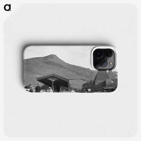 3-10_Leslie-Adkin_phone