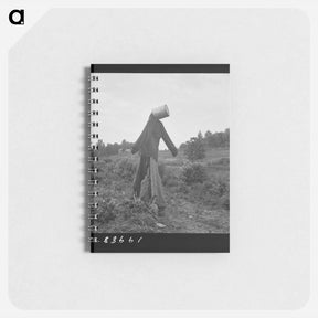 アートメモ帳-Scarecrow on a newly cleared field with stumps near Roxboro, North Carolina - ドロテア ラング Memo.