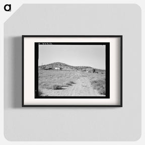 アートポスター-The Niccum farm, seen from road against sage brush hills. Malheur County, Oregon. Sourced from the Library of Congress. - ドロテア ラング Poster.