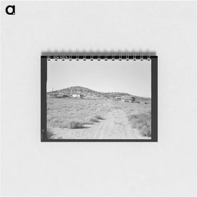 アートメモ帳-The Niccum farm, seen from road against sage brush hills. Malheur County, Oregon. Sourced from the Library of Congress. - ドロテア ラング Memo.