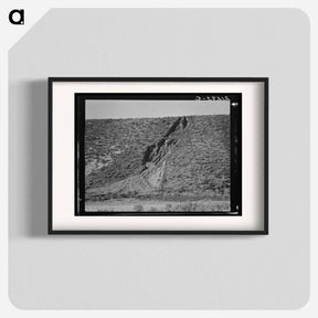 アートポスター-Water seepage from newly irrigated land on top of bench, eroding sides. A problem for the Reclamation Service, Dead Ox Flat, Malheur County, Oregon. - ドロテア ラング Poster.