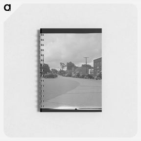 アートメモ帳-Pittsboro, North Carolina. On U.S. 15. Saturday afternoon. Sourced from the Library of Congress. - ドロテア ラング Memo.